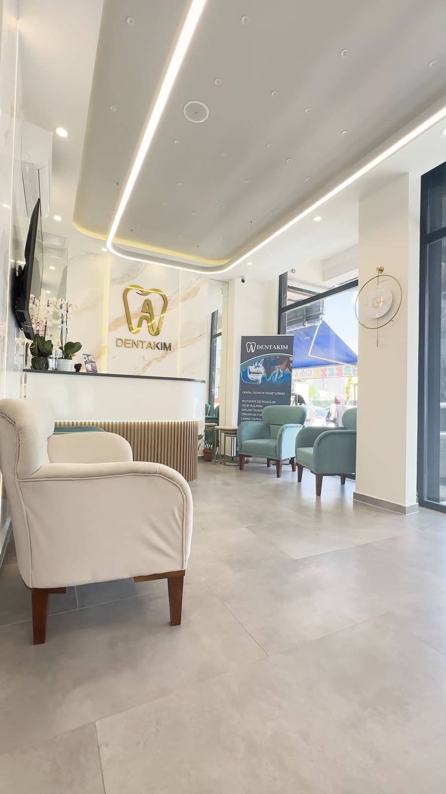 Dentakim Küçükçekmece kliniği karşılama ve bekleme alanı
